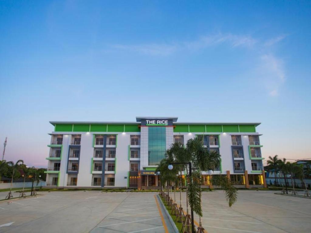 The Rice Hotel Roi Et Extérieur photo