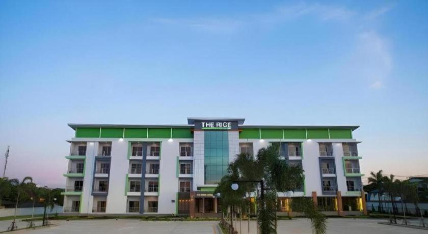 The Rice Hotel Roi Et Extérieur photo