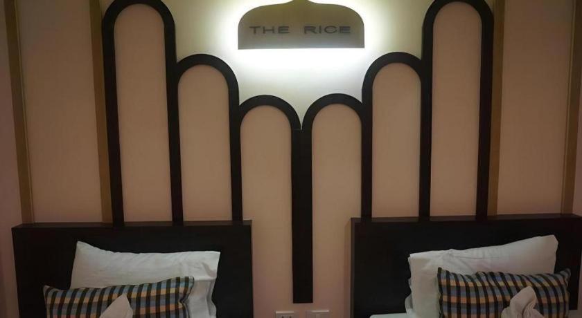 The Rice Hotel Roi Et Extérieur photo