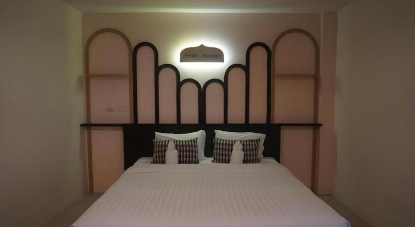 The Rice Hotel Roi Et Extérieur photo