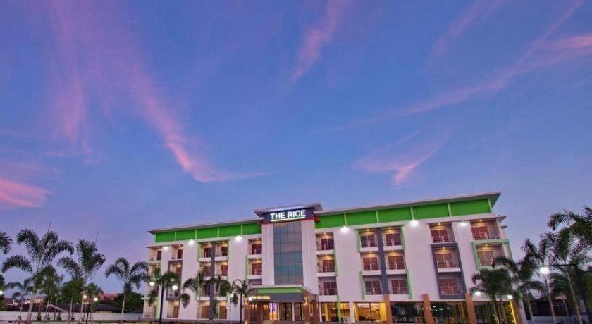 The Rice Hotel Roi Et Extérieur photo