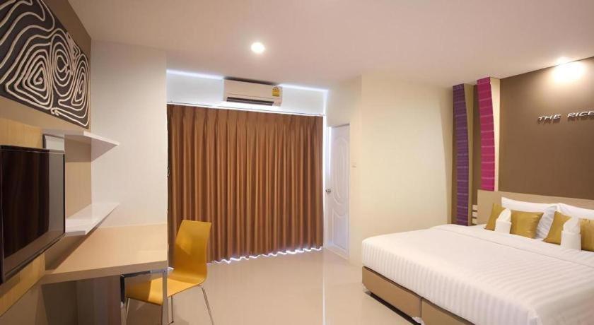 The Rice Hotel Roi Et Extérieur photo