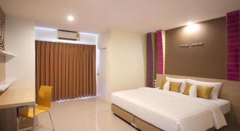 The Rice Hotel Roi Et Extérieur photo