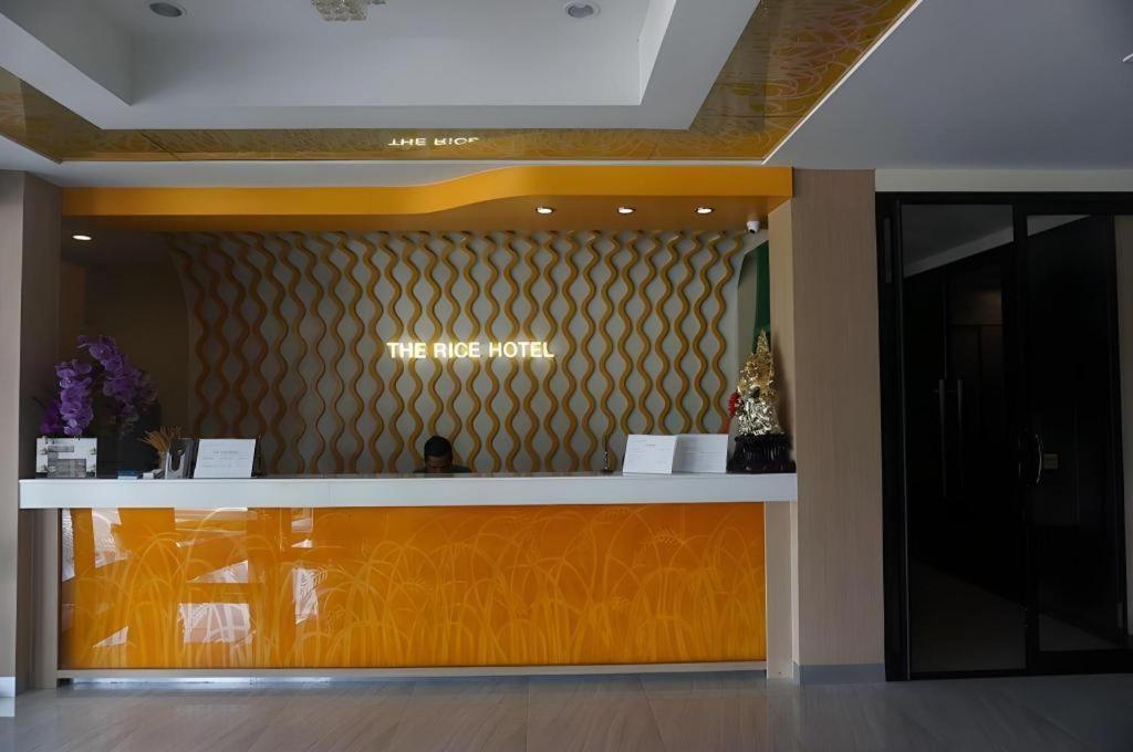 The Rice Hotel Roi Et Extérieur photo